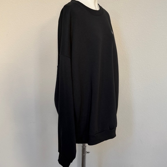 ALO Yoga Accolade Crew Neck Pullover Sweater in Anthracite - Picture 5 of 8